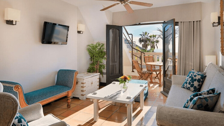 One Bedroom Apartment Suite with Jacuzzi Solarium